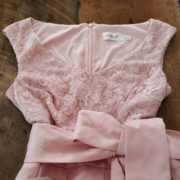 ELIZA J GOWN - Picture 3 of 17